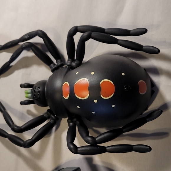 Fantasma Toy Spider 🕷and  Remote - Picture 3 of 10